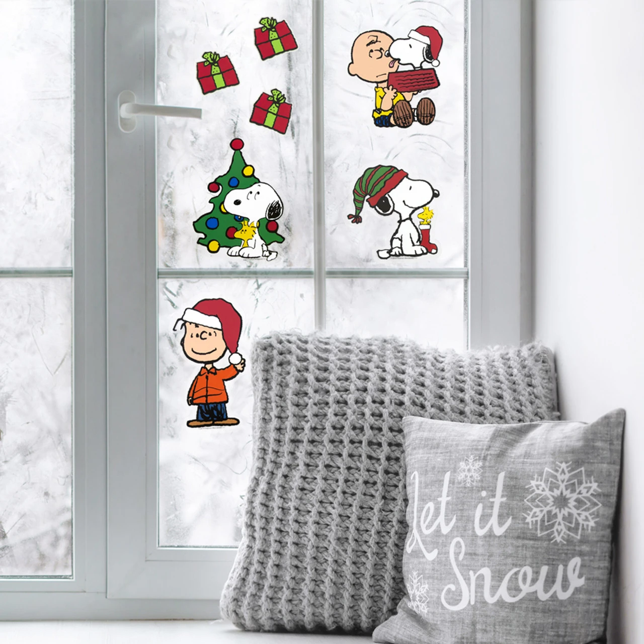 8-Piece Peanuts Snoopy And Charlie Brown Christmas Window Clings - Image 3