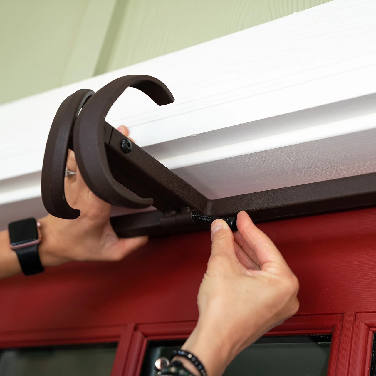 Adjustable Christmas Garland Hanger For Double Door Frames - Image 2